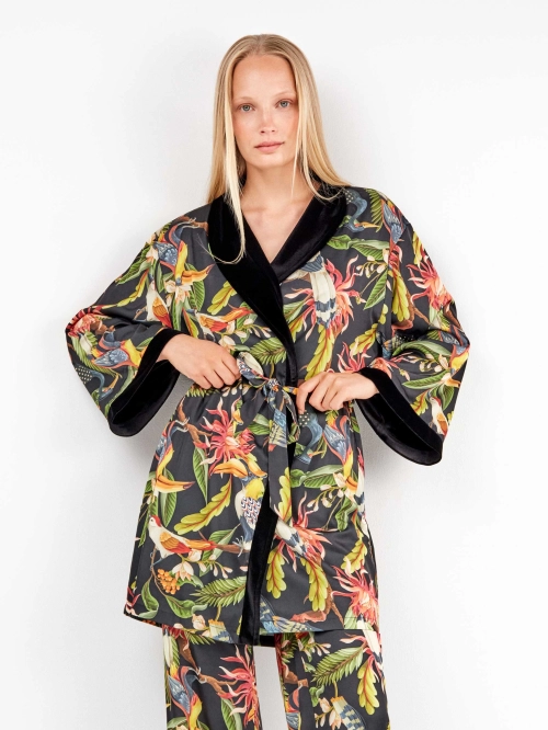 Kimono reversible en satén floral y negro elegante - Gisela